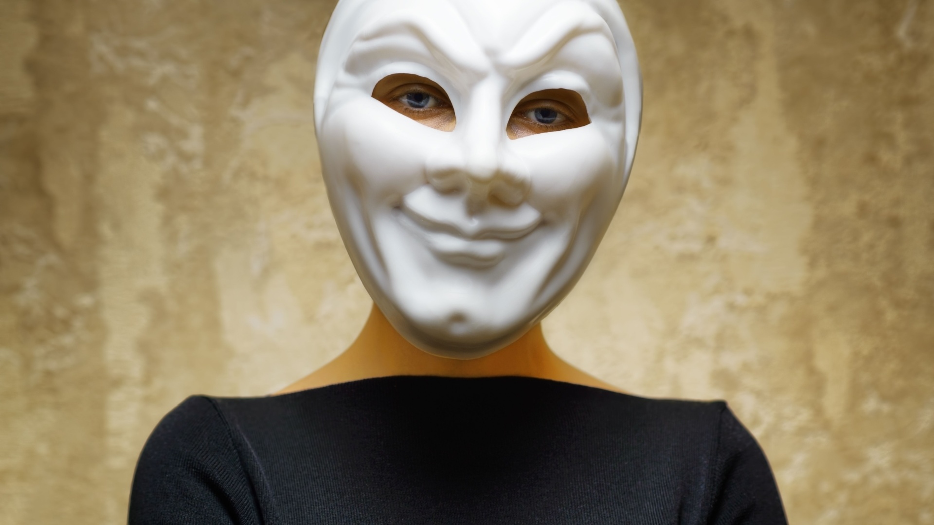 narzisst unter einer maske