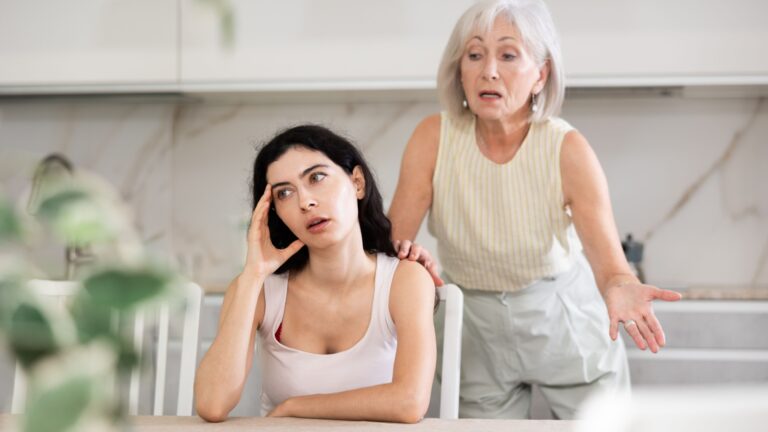 mutter streitet mit tochter