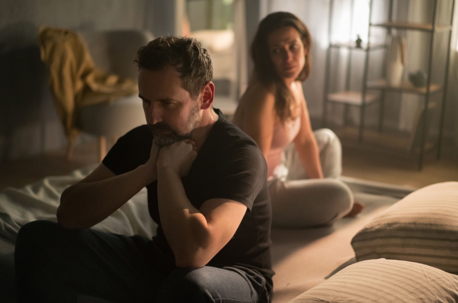 betrueger und eine frau haben eine affaere