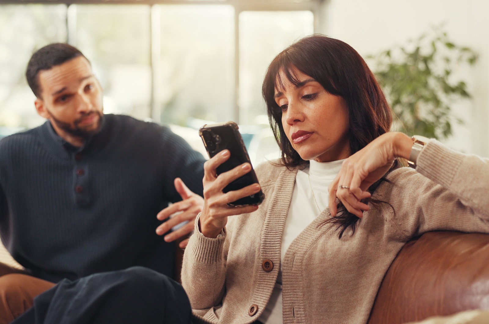 frau ignoriert streit mit mann
