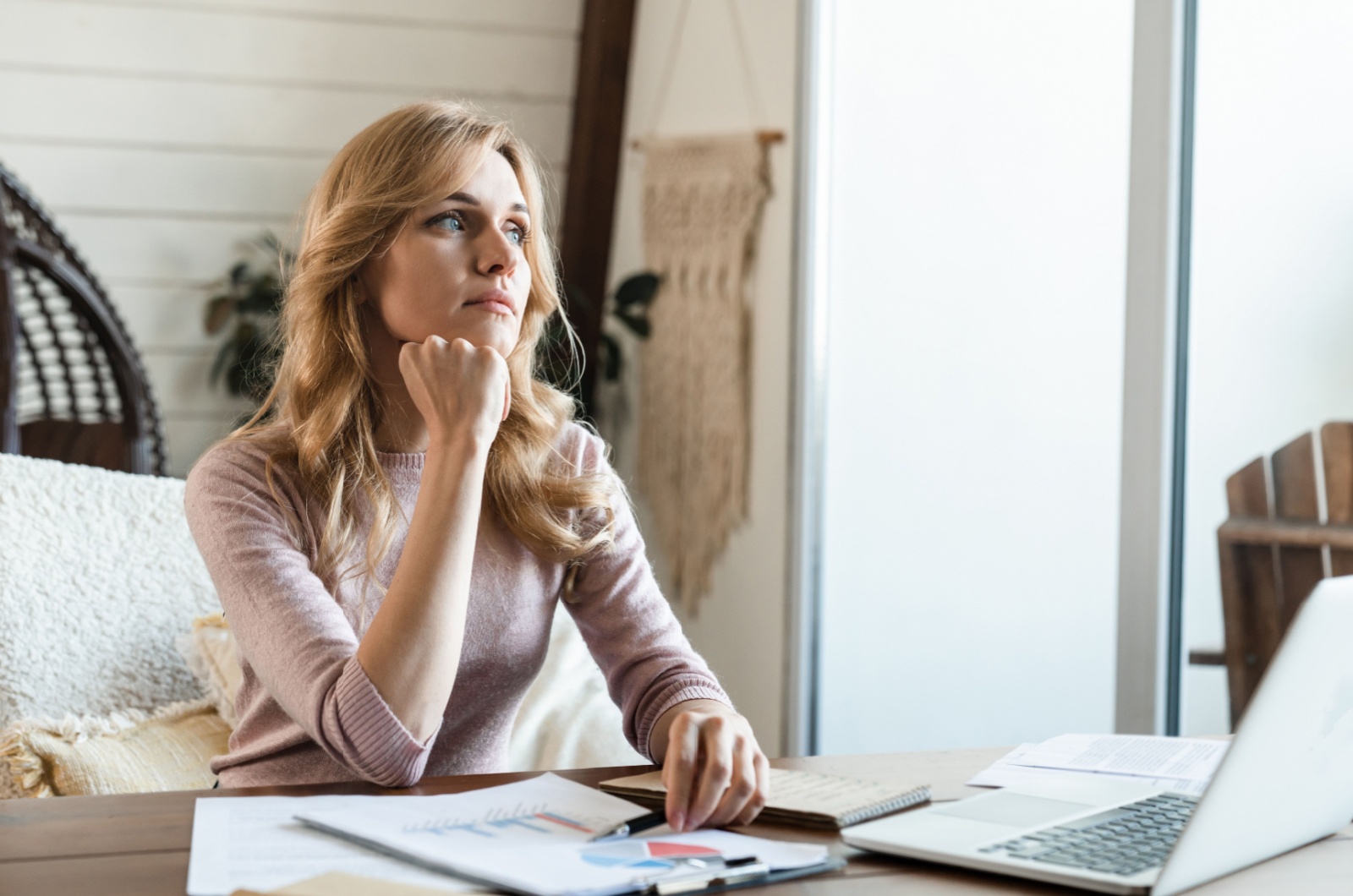 frau nicht konzentriert