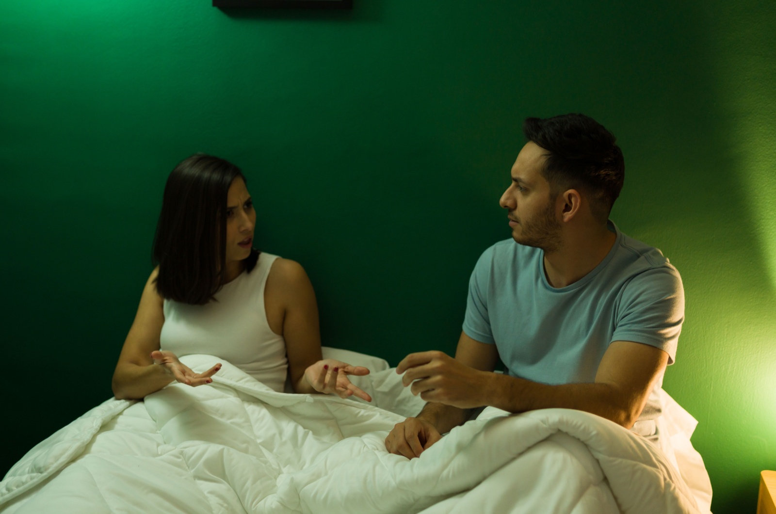 paar im bett streitet