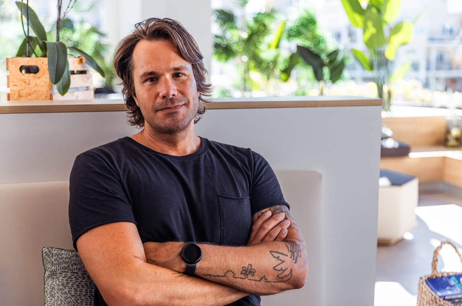 schoener mann mit tattoos