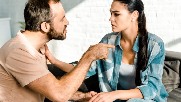 Psychologen verraten welcher Satz bei einem Narzissten mehr bewirkt als jede Diskussion