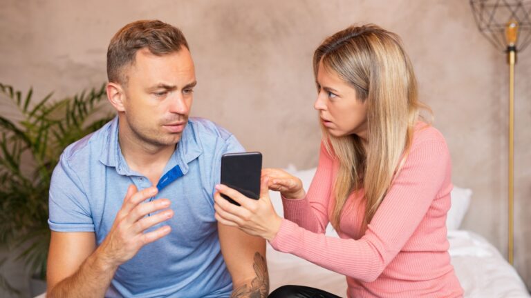 Wenn du Narzissten beim Fremdgehen erwischst drehen sie oft den Spieß um