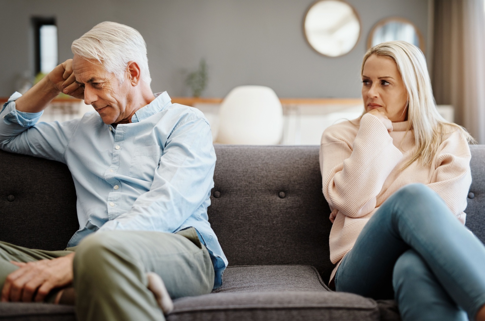 aelteres paar im streit