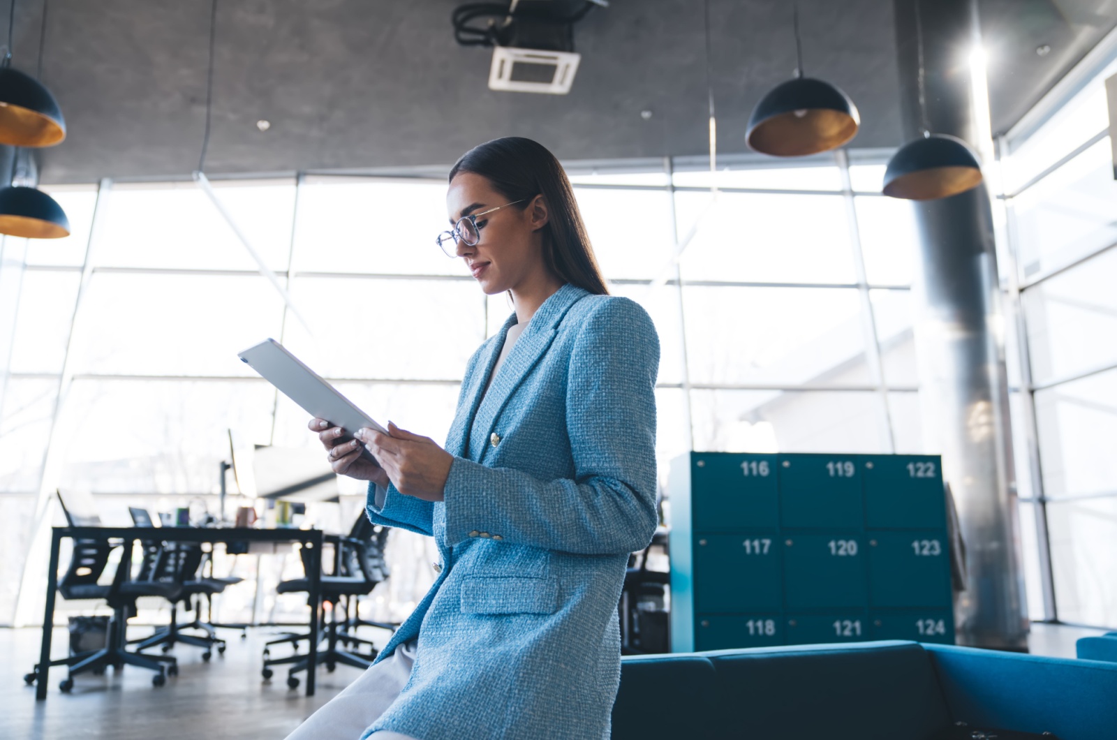 frau am arbeitsplatz