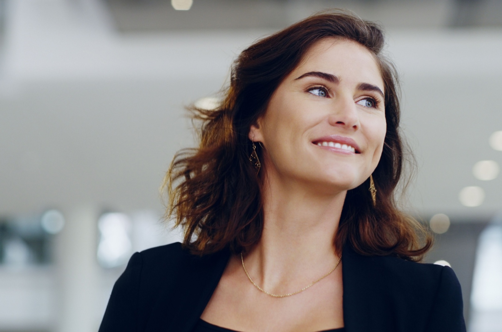 frau mit schoenen augen