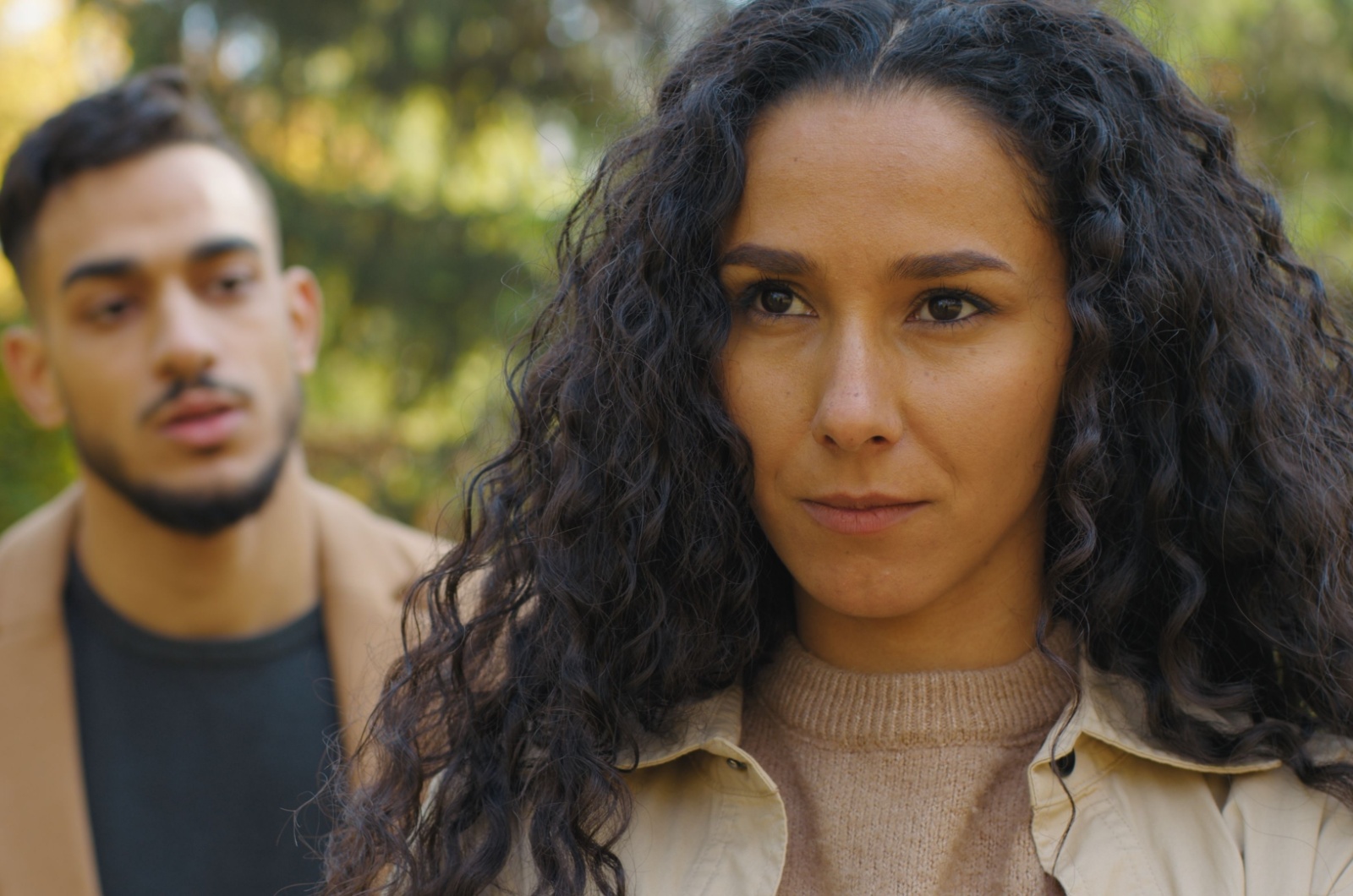 frau reaktionslos auf mann