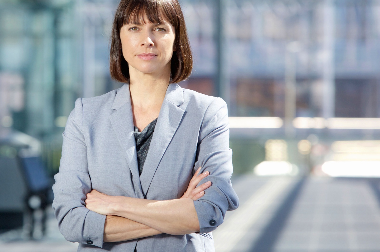 frua mit moderner frisur