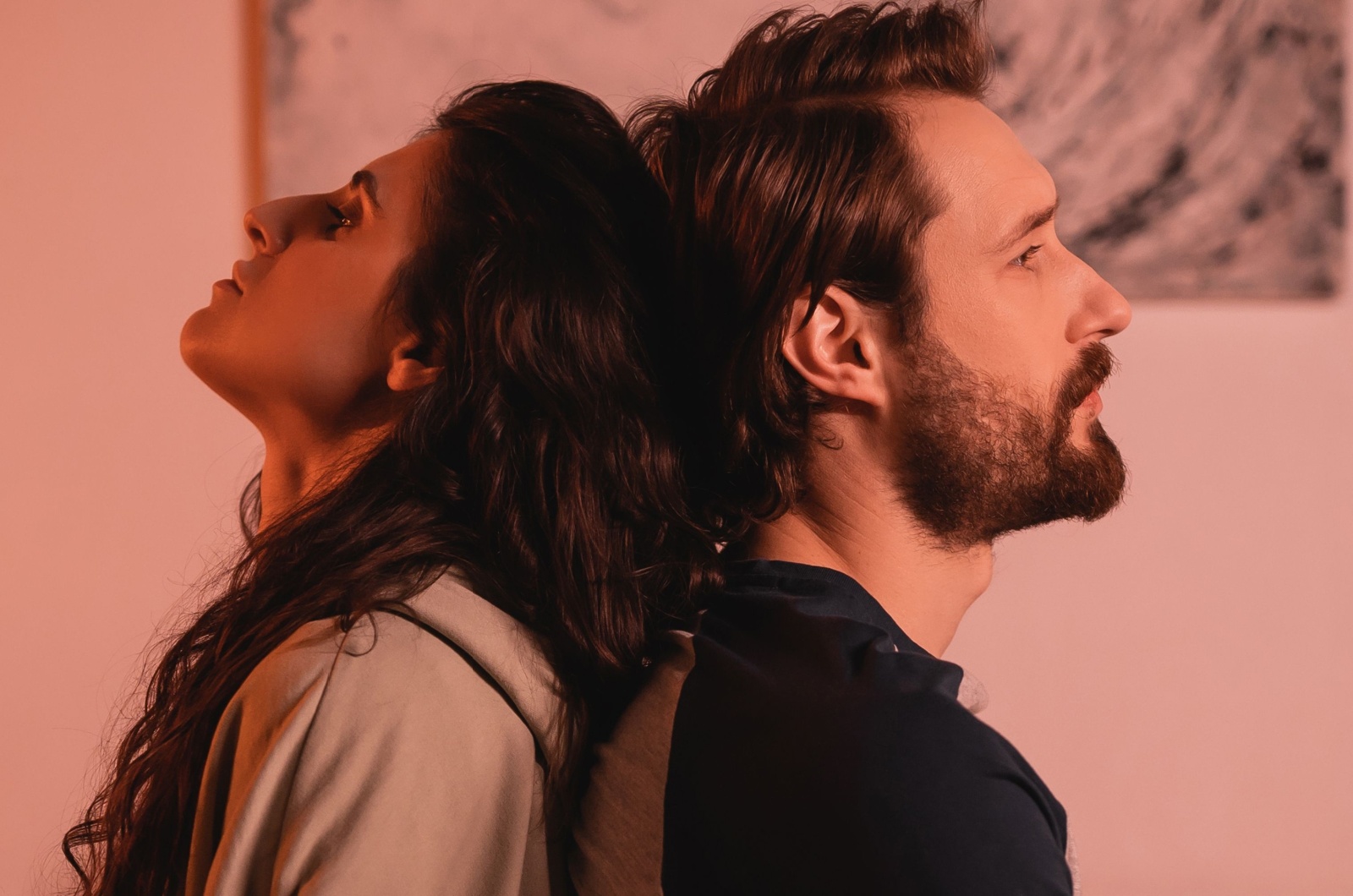 mann frau kopf an kopf