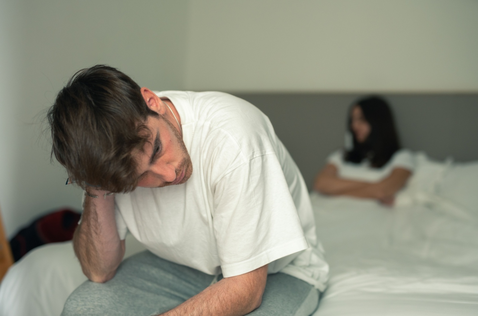 mann und frau traurig