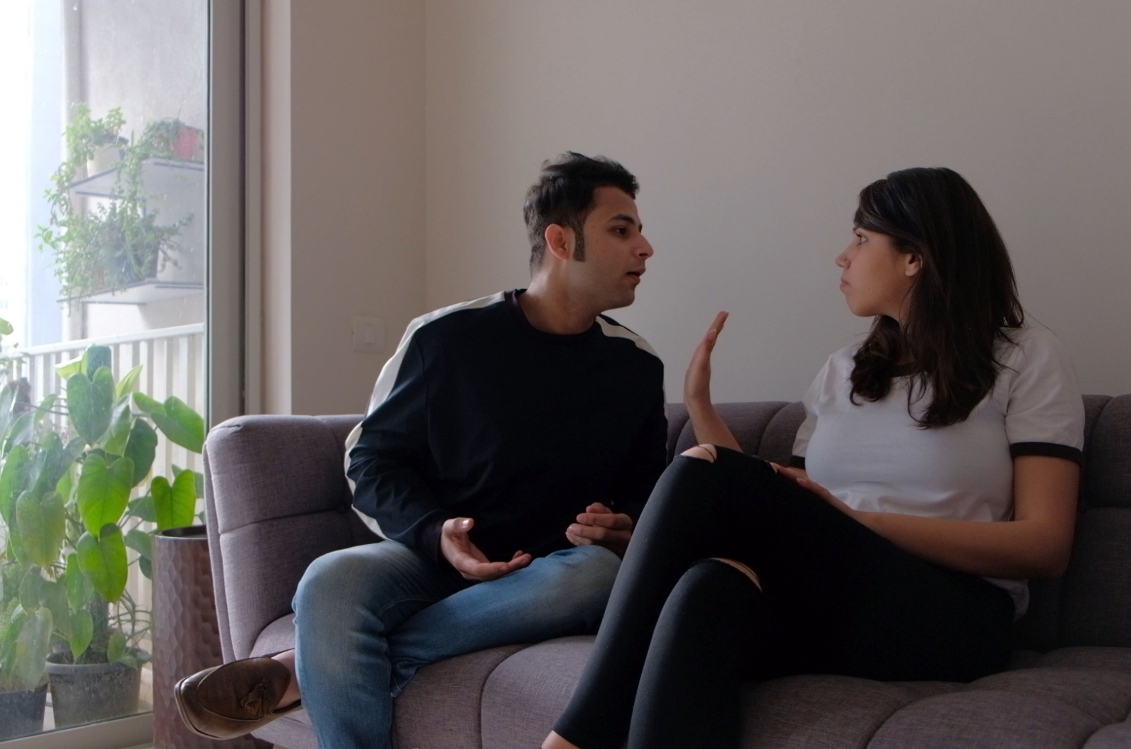 paar streitet sich zu hause