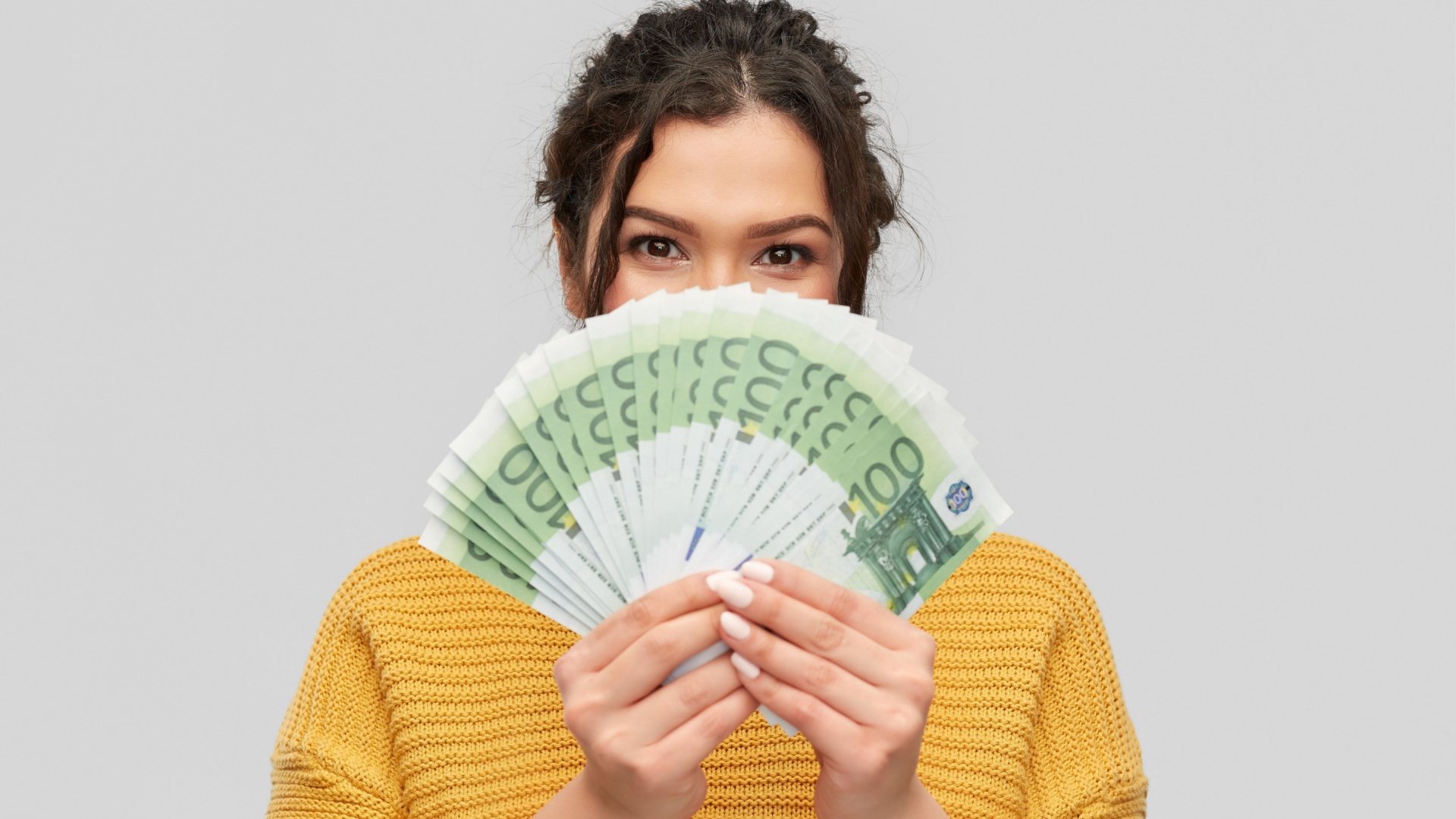 frau mit geld