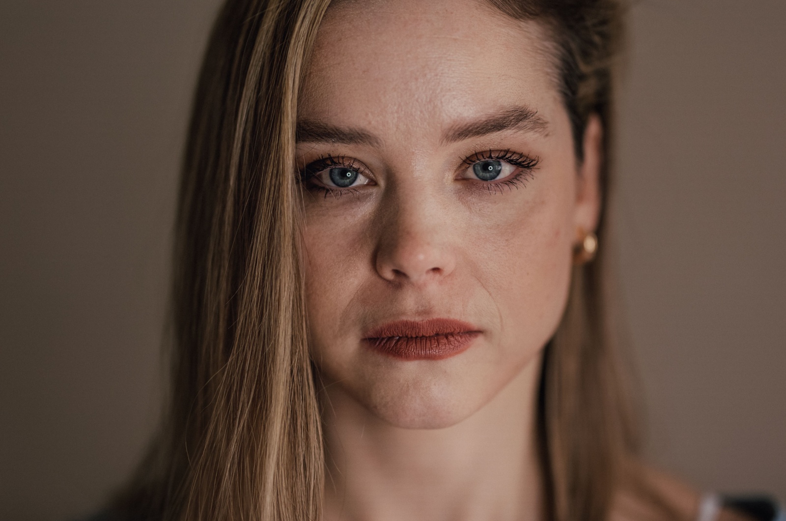 blonde frau blaue augen