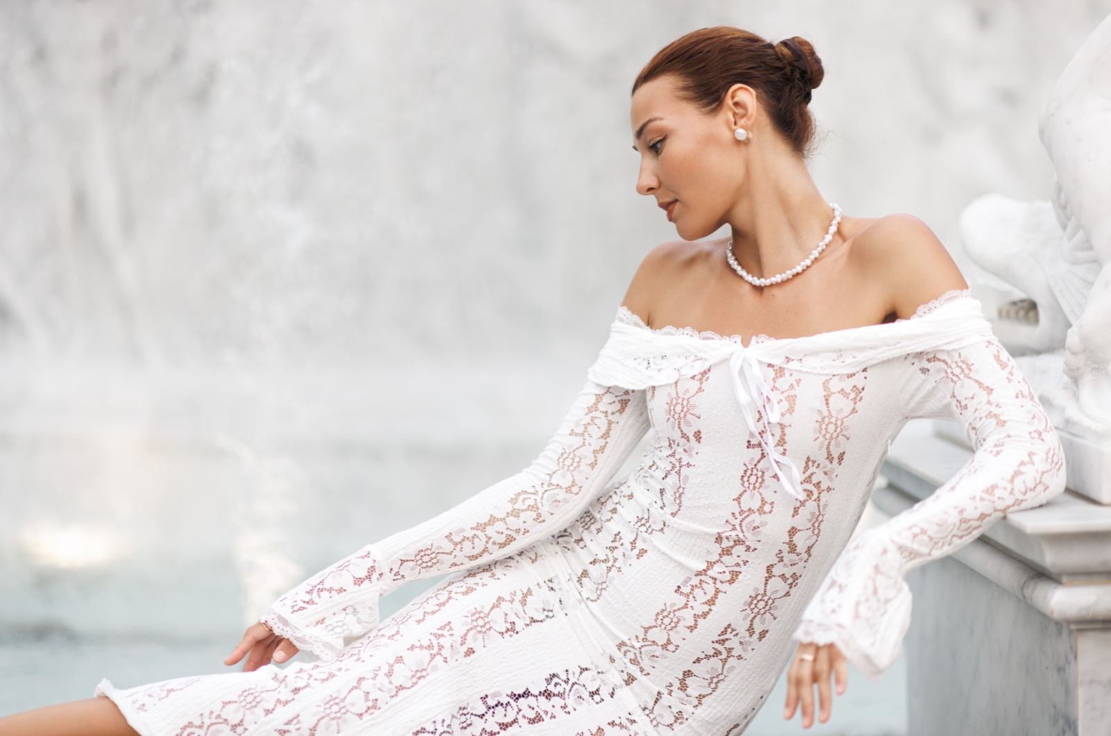 elegante frau in weiss