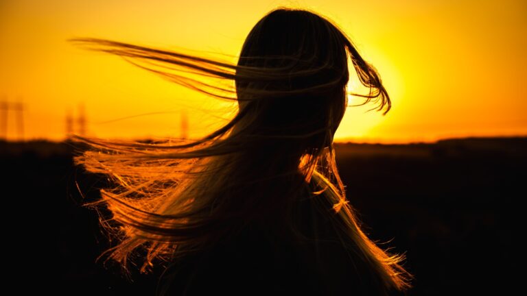 frau sonnenuntergang