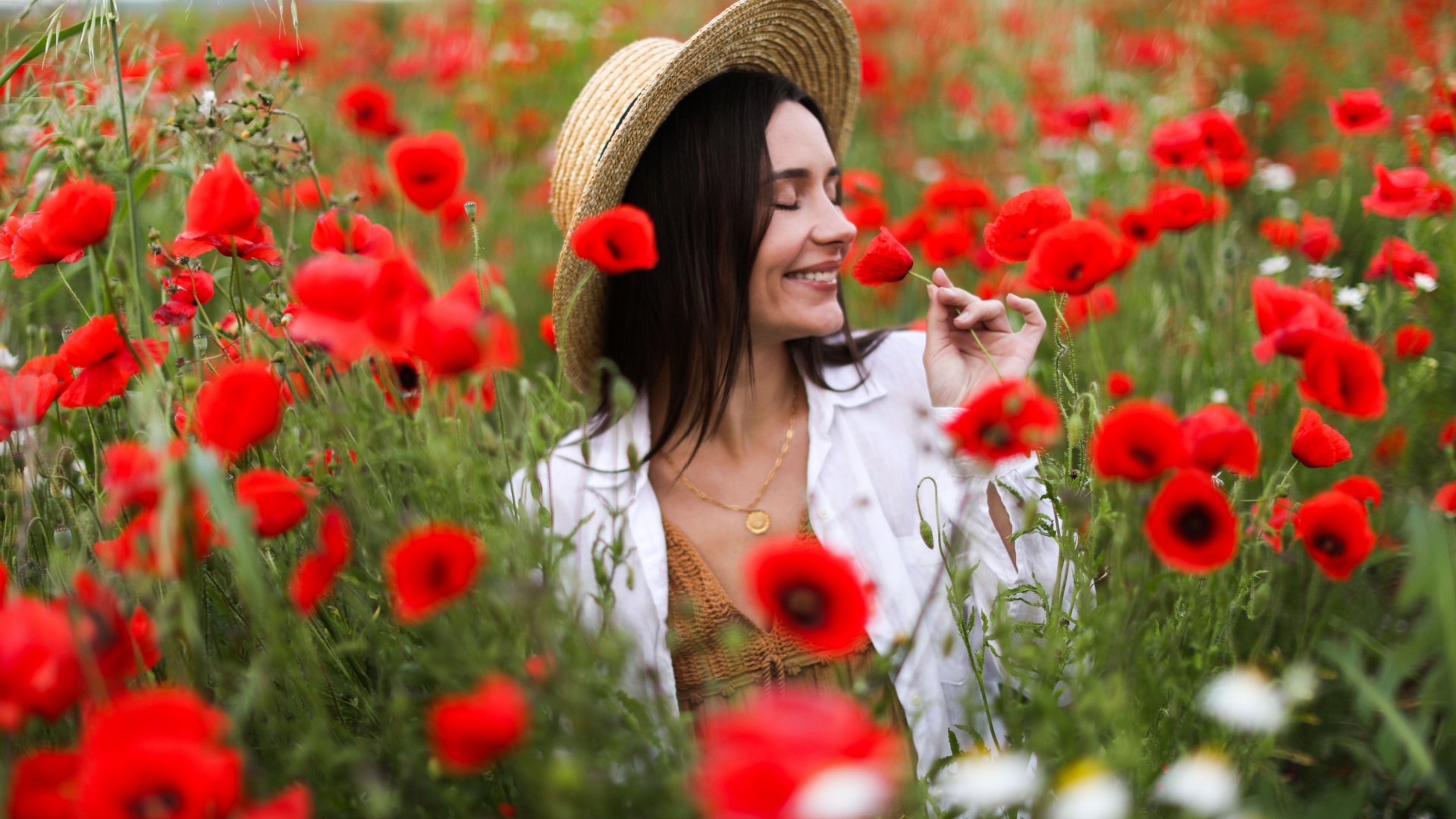 frau rote blumen