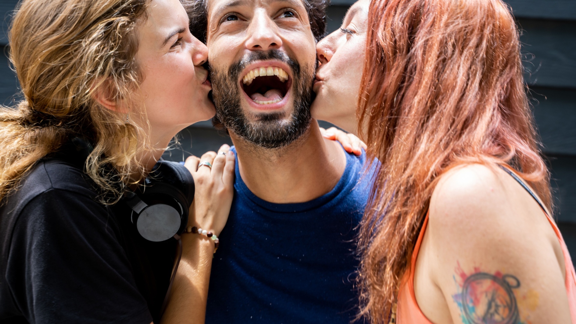 mann mit zwei frauen