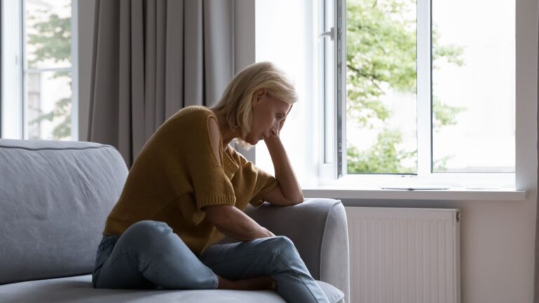 frau traurig depressiv