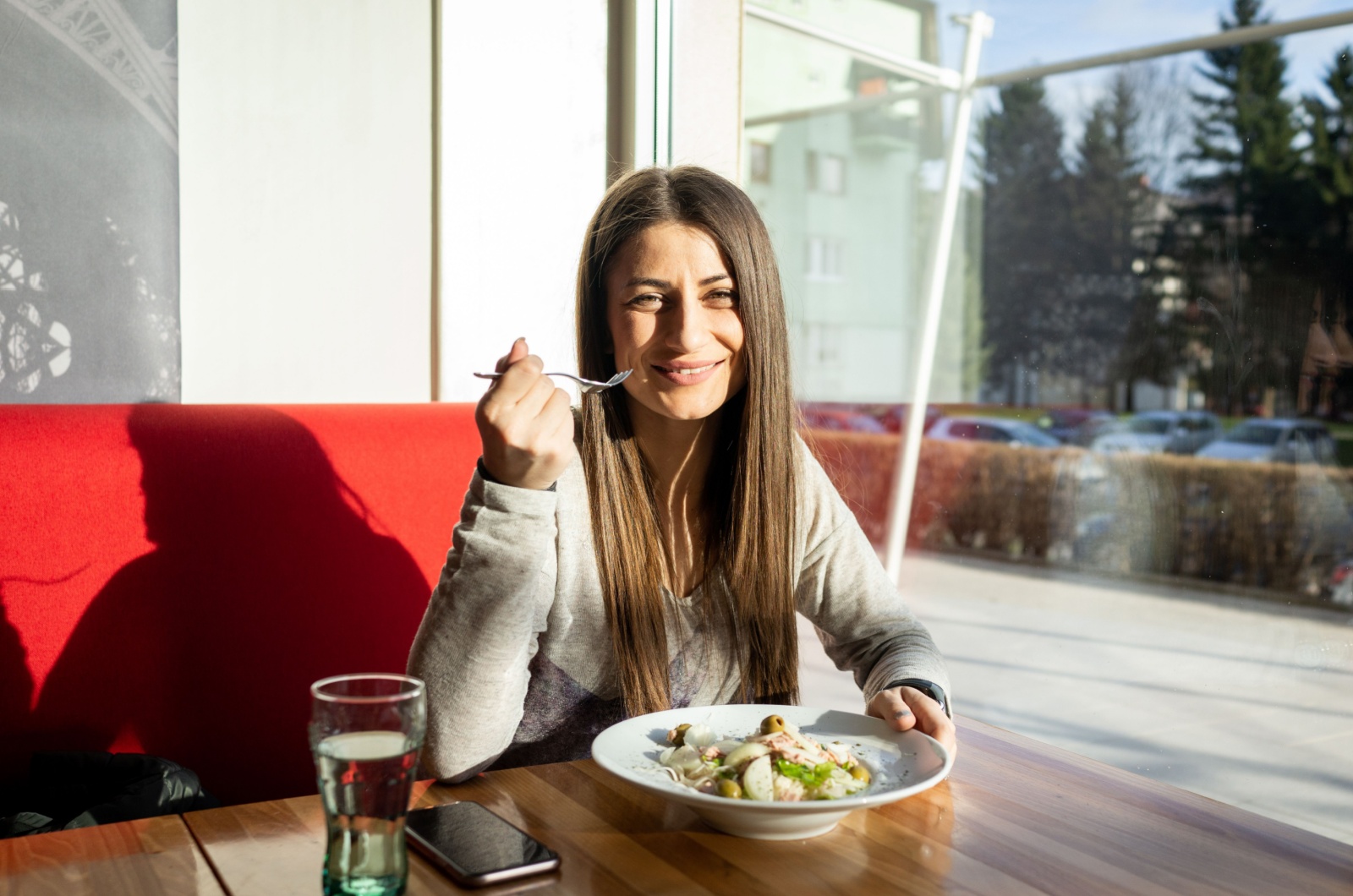 frau beim essen