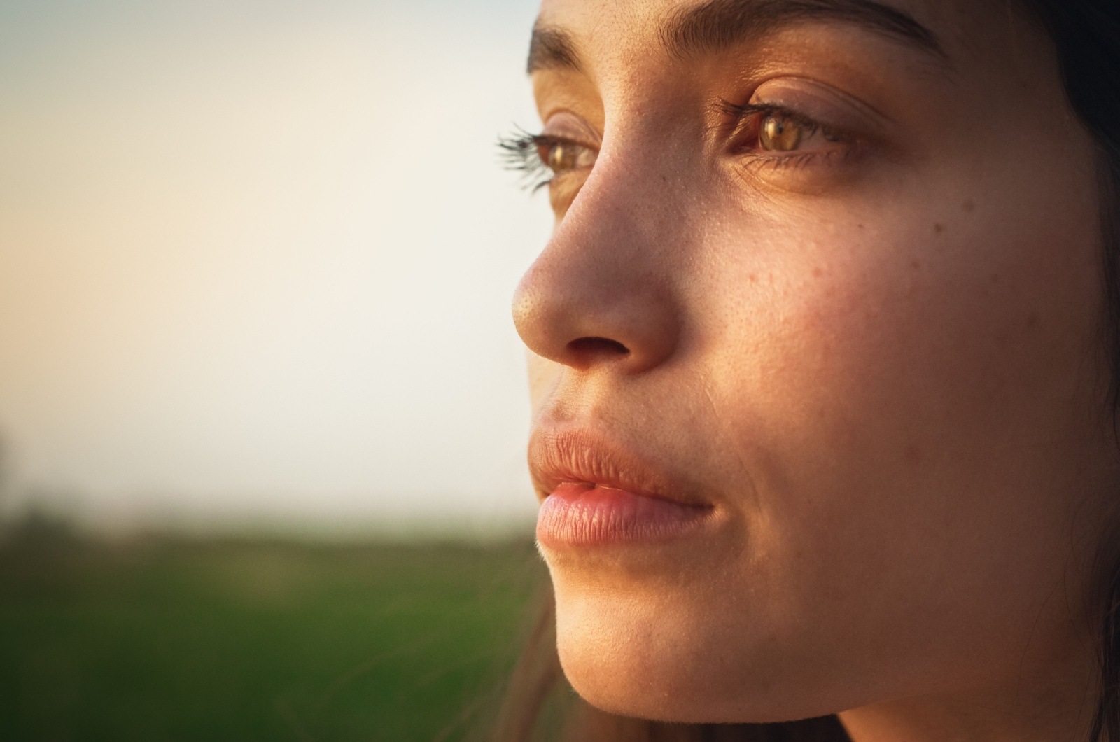 frau im sonnenlicht