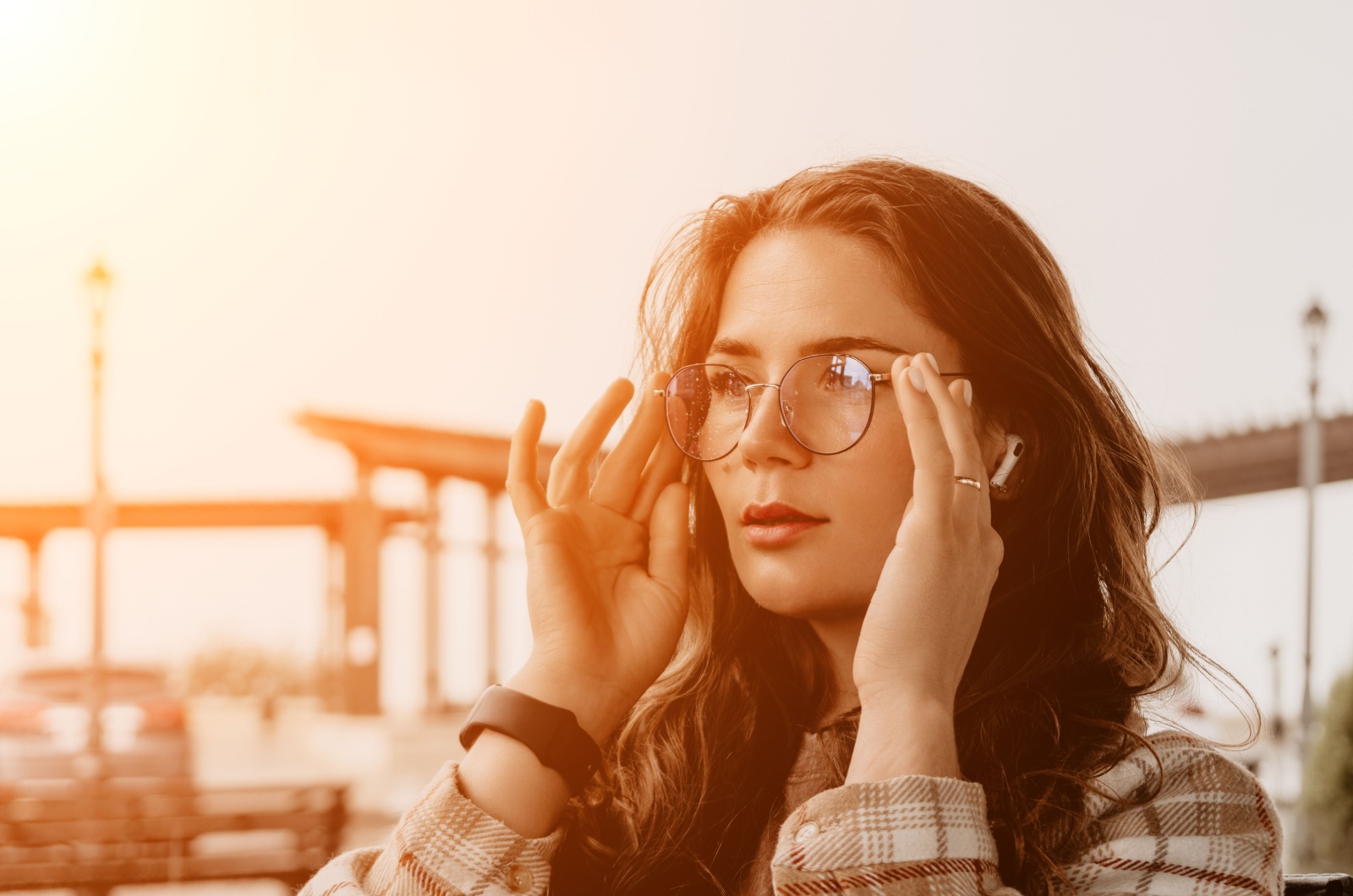 frau mit brille