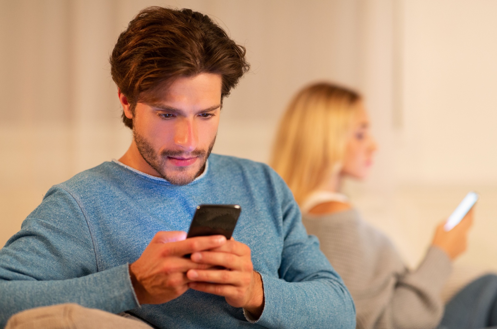 mann frau texting