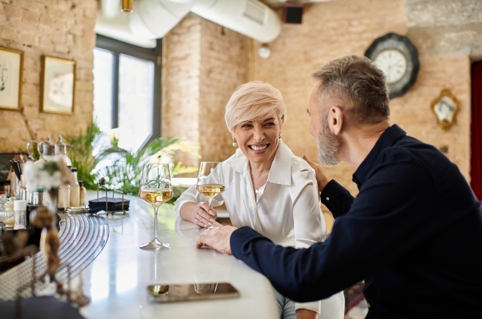 paar mittleren alters auf einem date