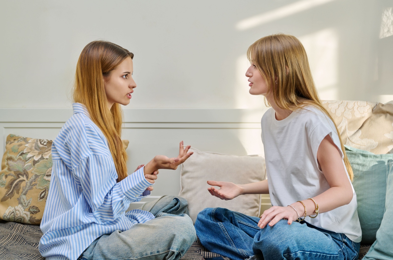 zwei frauen reden ehrlich