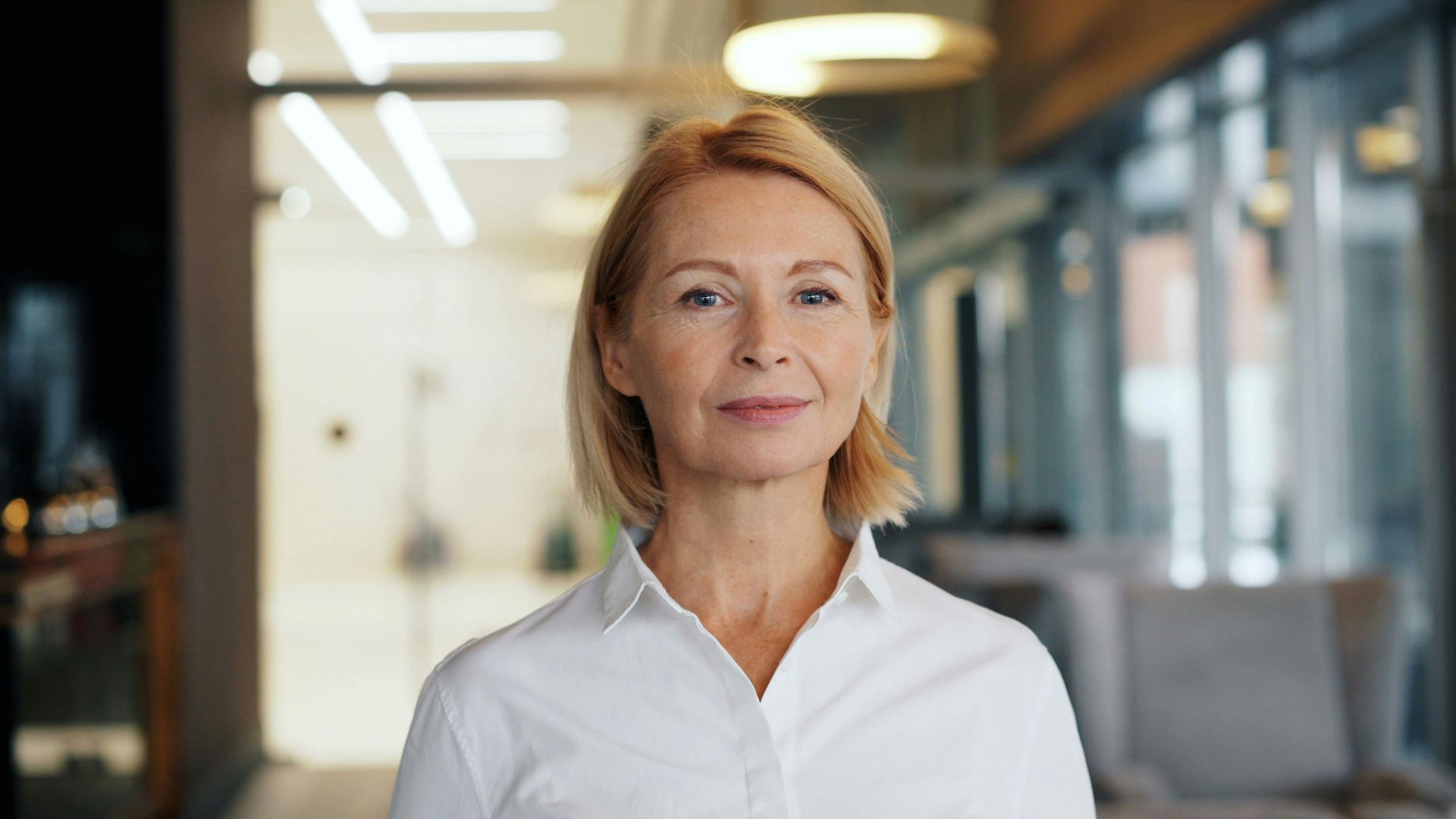aeltere frau blond