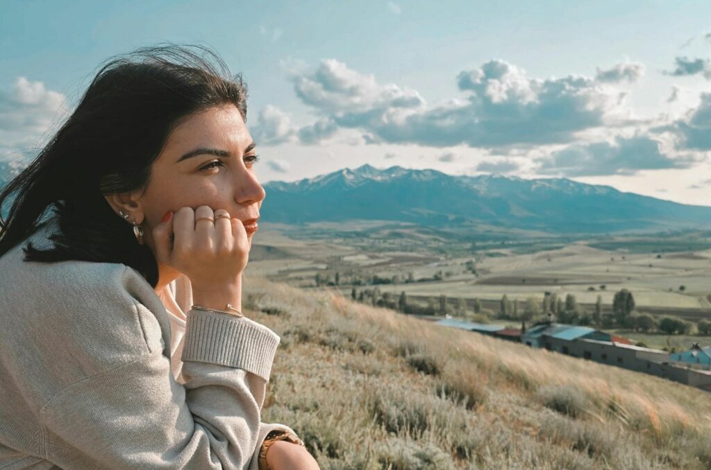 frau mit landschaft